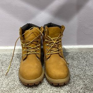 Worn: Once, Color : Khaki , Size: 4.5 M